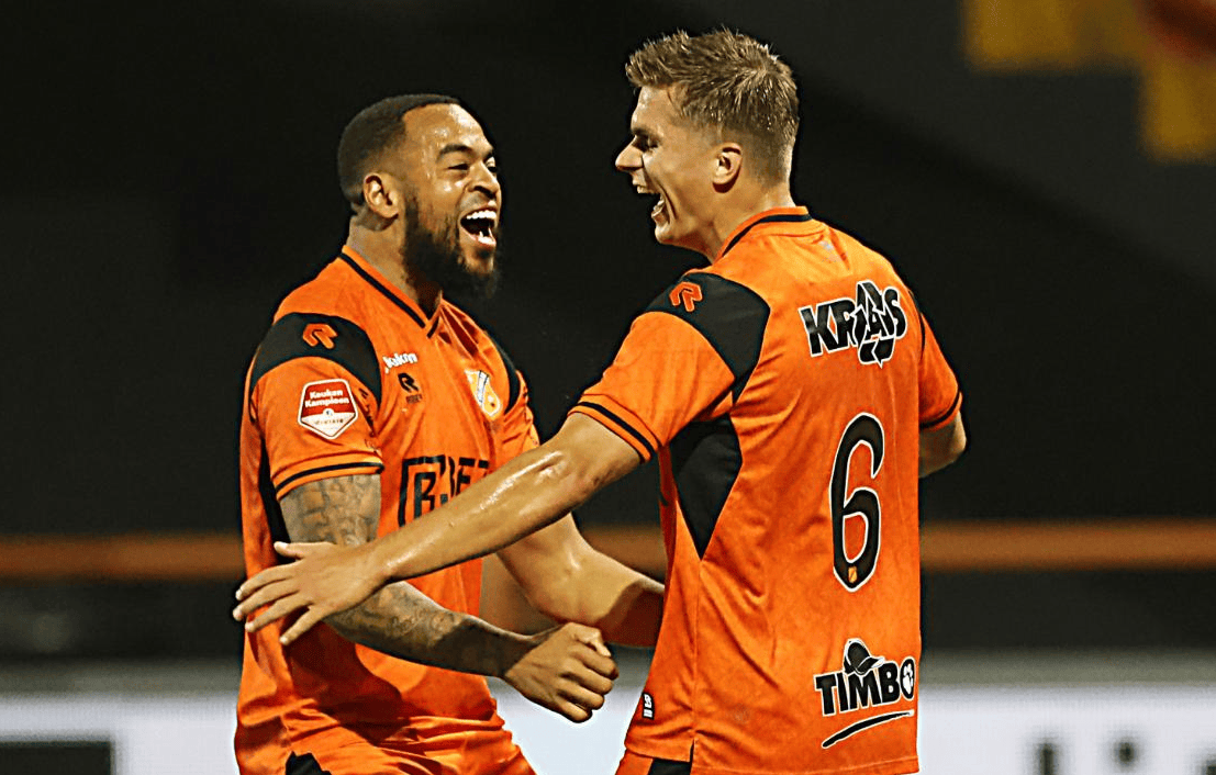 荷甲今晚再迎强敌，密尔沃基雄鹿再遭质疑，主帅态度：赛场秩序良好，身体对抗强度拉满的简单介绍-爱游戏  第1张