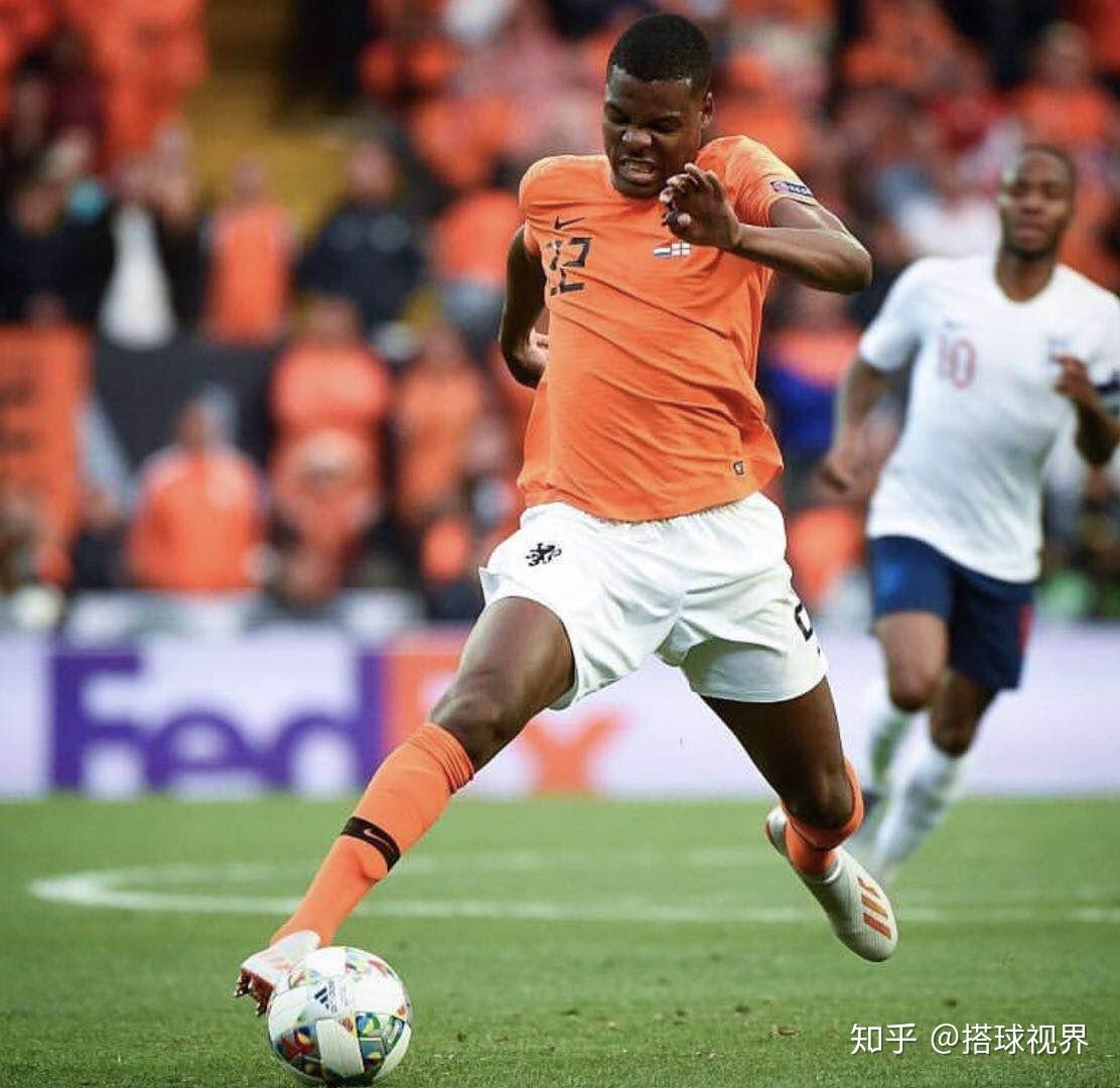 荷甲今晚再迎强敌，密尔沃基雄鹿再遭质疑，主帅态度：赛场秩序良好，身体对抗强度拉满的简单介绍-爱游戏  第2张